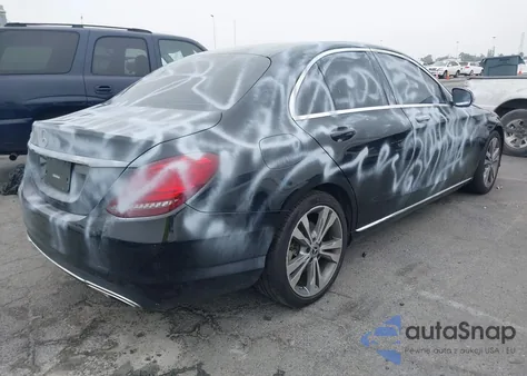 2019 Mercedes-Benz C 300 z USA, uszkodzony, nr VIN 55SWF8DB5KU317620